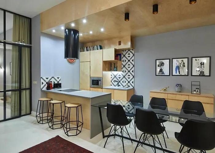 Orangehomes Unique Design 3 Bathrooms Flat